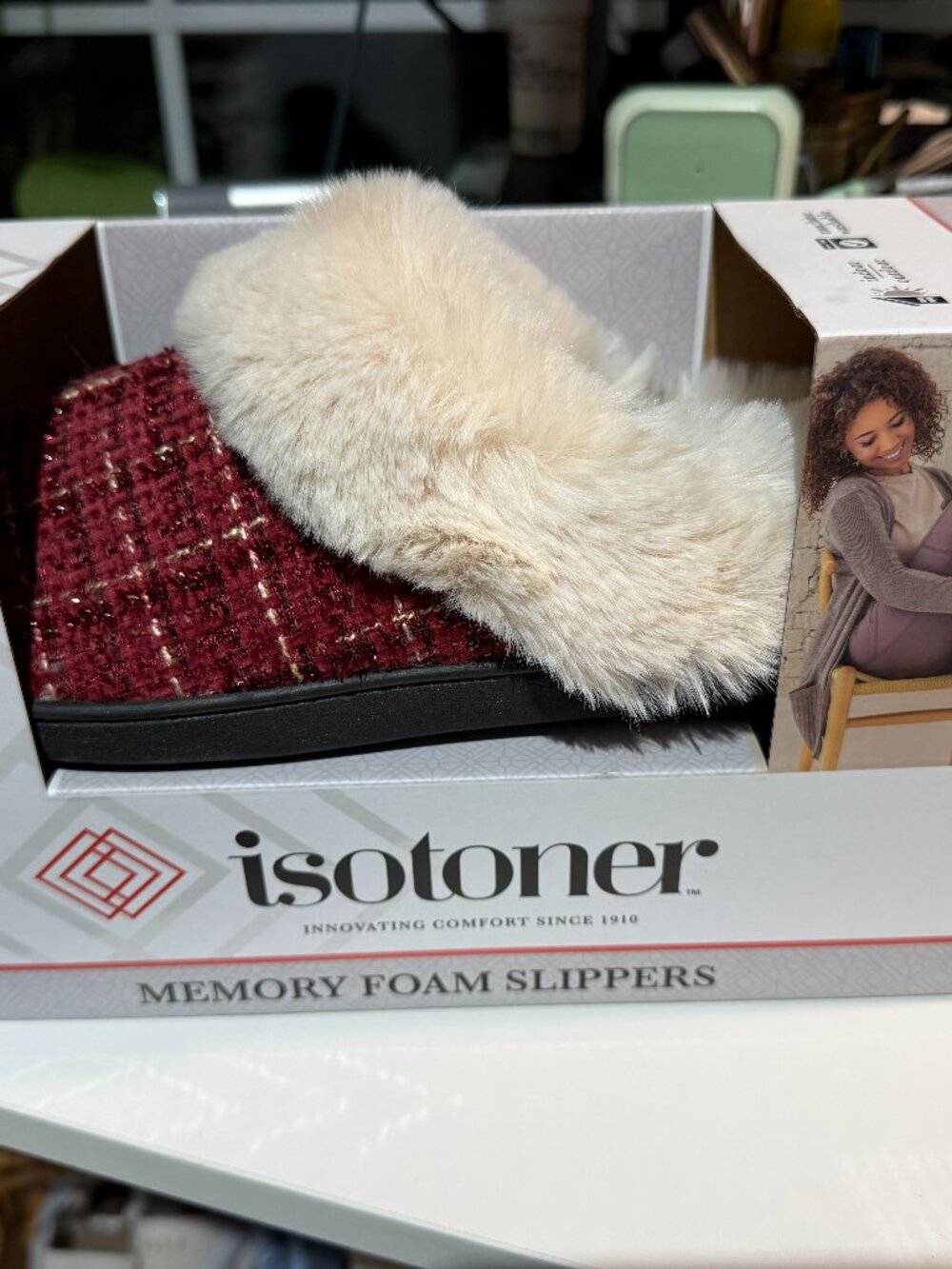 NIB Isotoner Women's Slippers, size M